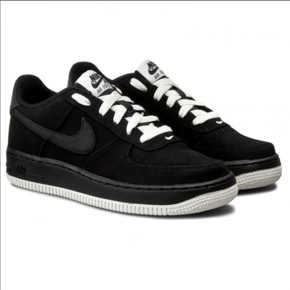 Nike low tops black ✨LIKE NEW✨